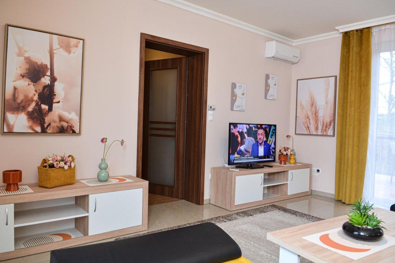 Unicum Apartman Hajduszoboszlo Ngoại thất bức ảnh