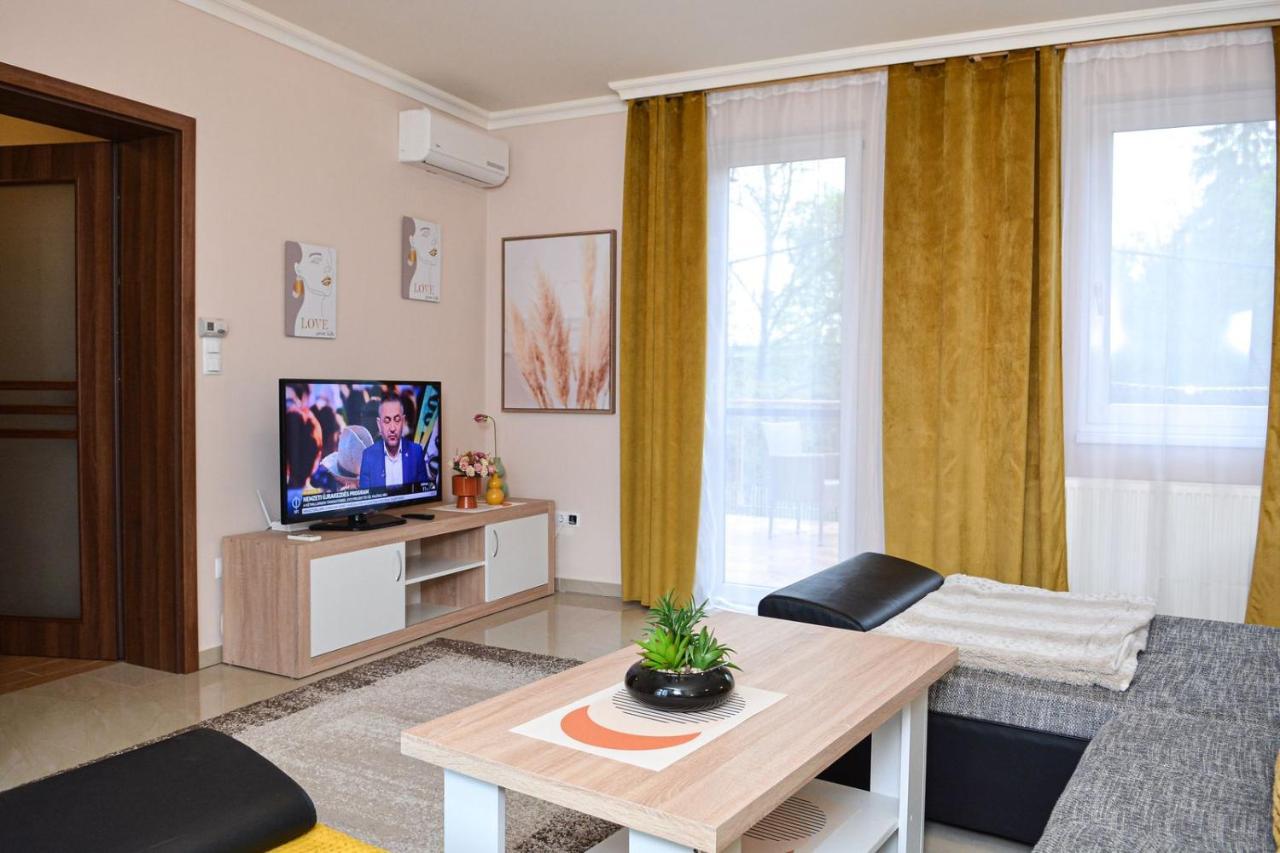 Unicum Apartman Hajduszoboszlo Ngoại thất bức ảnh