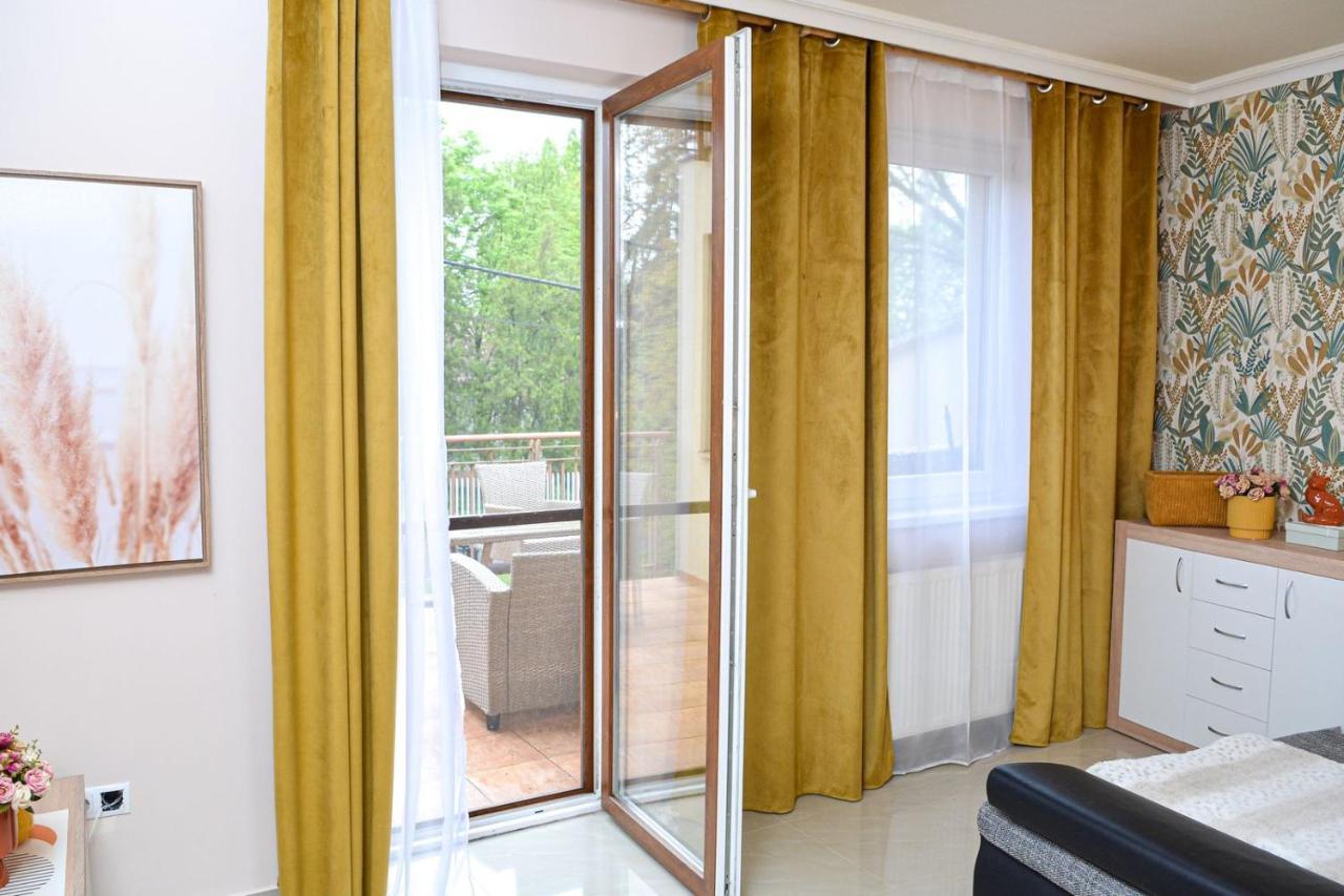 Unicum Apartman Hajduszoboszlo Ngoại thất bức ảnh
