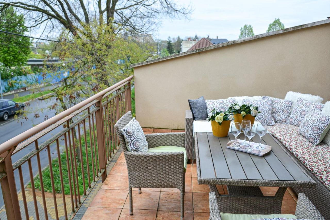 Unicum Apartman Hajduszoboszlo Ngoại thất bức ảnh